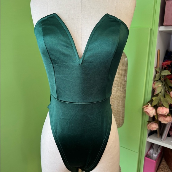 Emerald Green Strapless Bodysuit - Picture 2 of 8